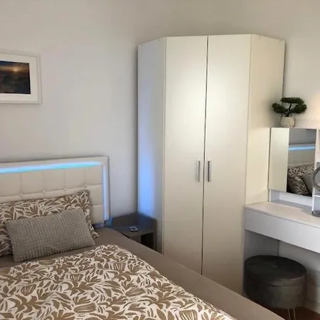 Ginys Meerblick Apartment